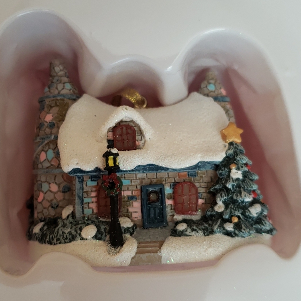 Thomas Kincade NEW Stonehurst Cottage Ornament